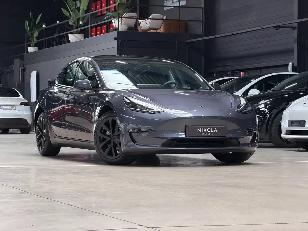 Tesla Model 3 - Thumbnail 1