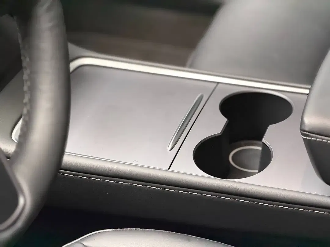 Tesla Model 3 - Thumbnail 10