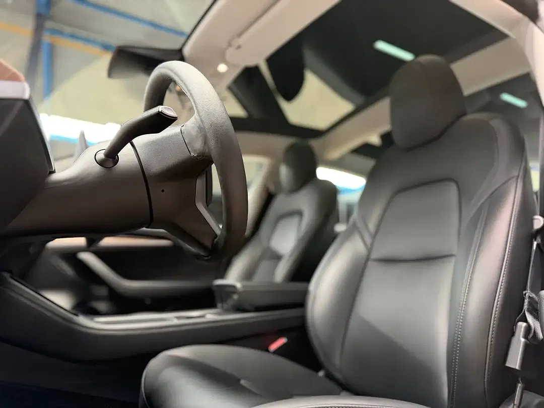 Tesla Model 3 - Thumbnail 12