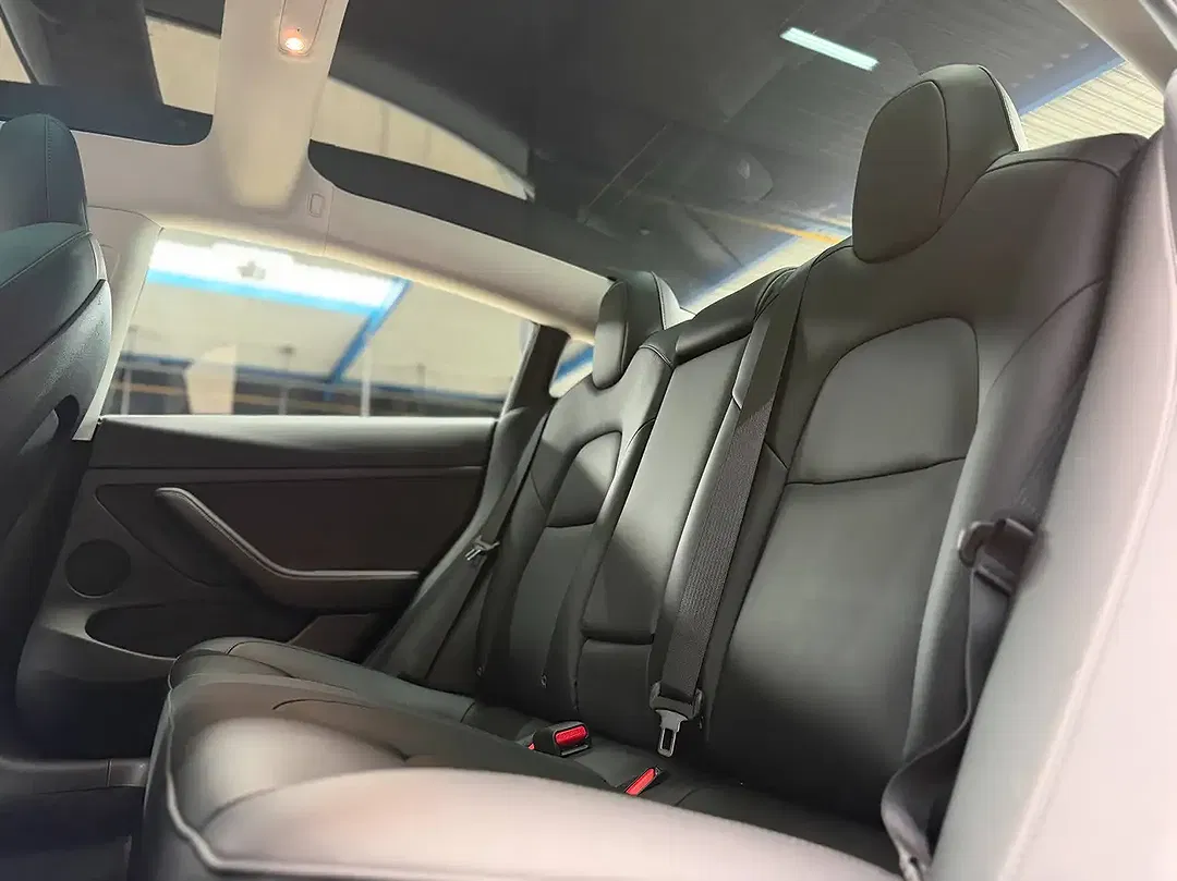 Tesla Model 3 - Thumbnail 13