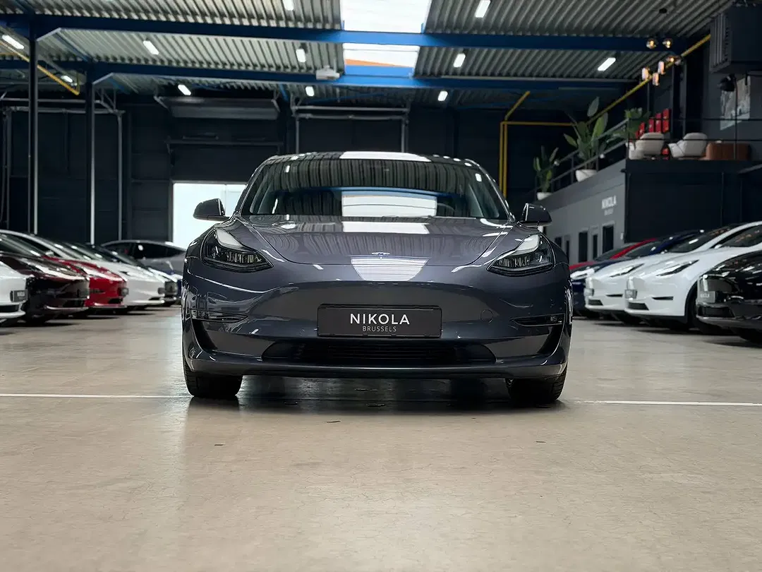 Tesla Model 3 - Thumbnail 6