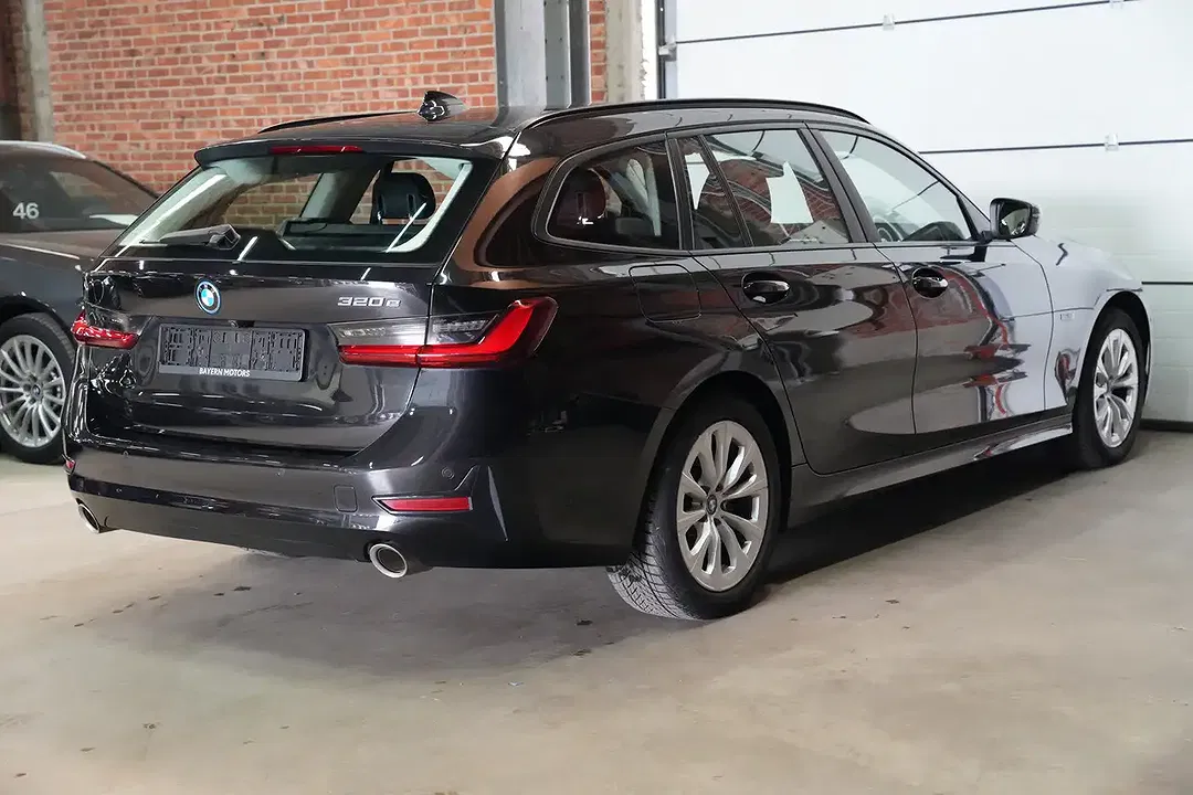 BMW 320 - Thumbnail 2