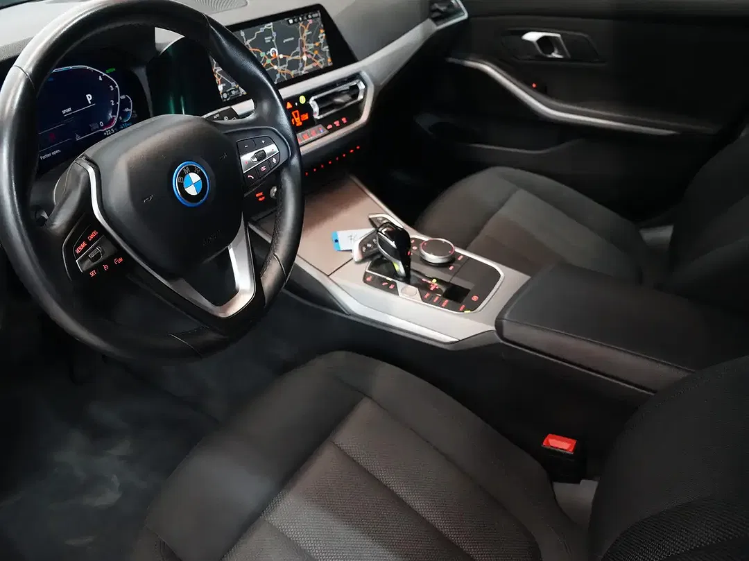 BMW 320 - Thumbnail 6