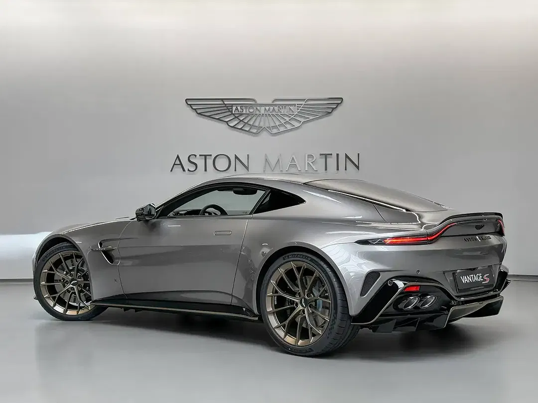 Aston Martin Vantage - Thumbnail 5