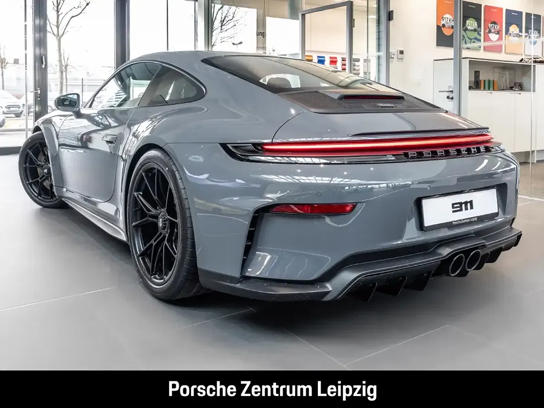 Porsche 992 - Thumbnail 3