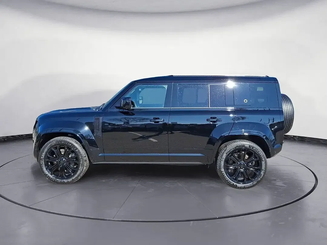 Land Rover Defender - Thumbnail 2