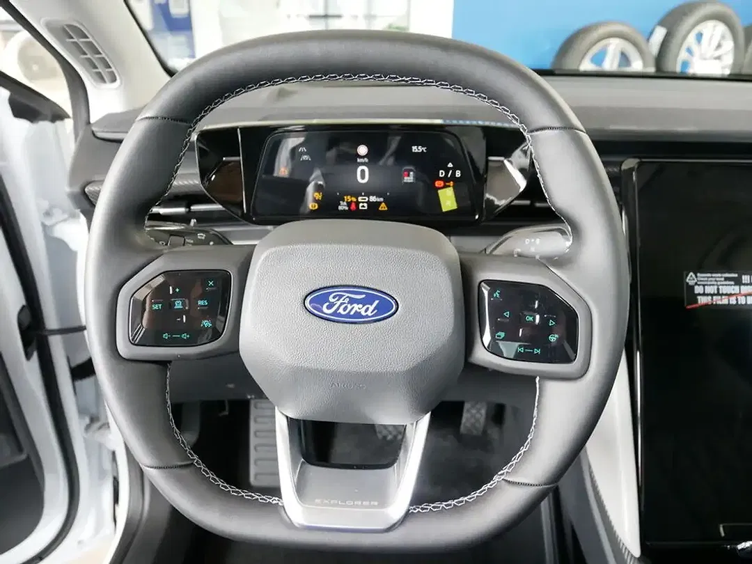 Ford Explorer - Thumbnail 11