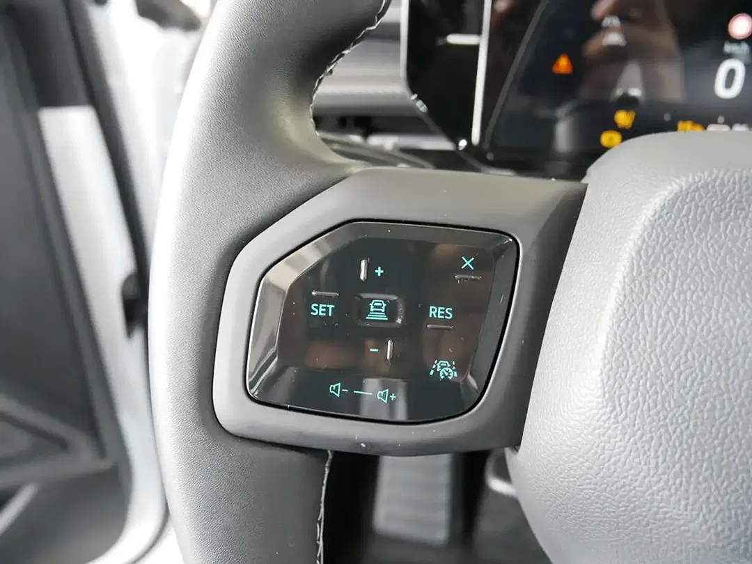 Ford Explorer - Thumbnail 12