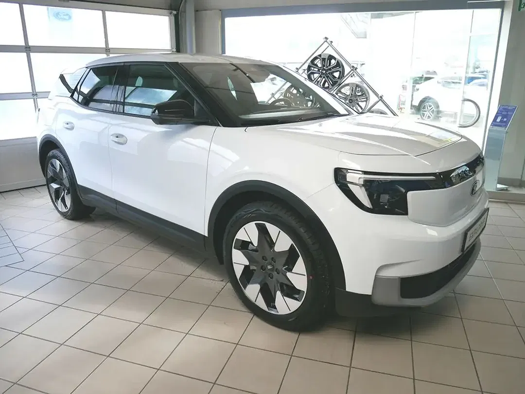 Ford Explorer - Thumbnail 3