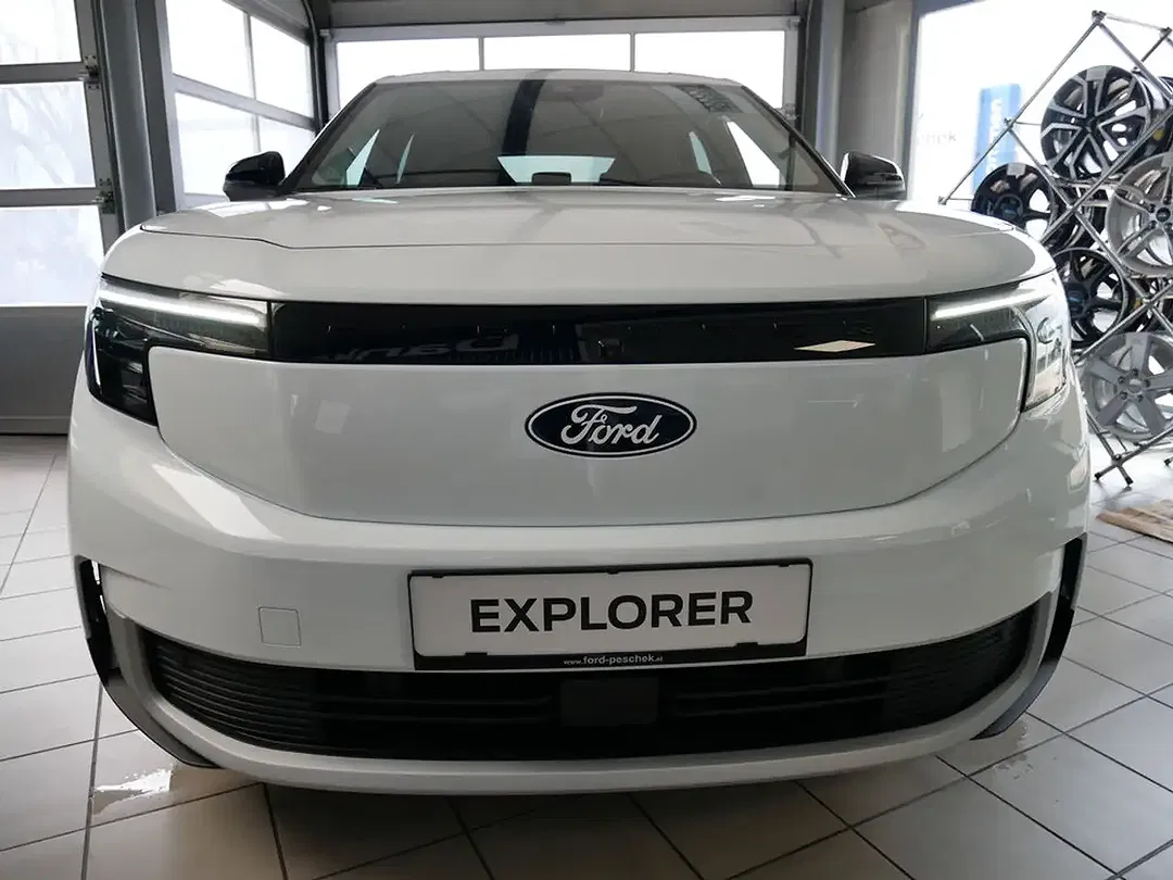 Ford Explorer - Thumbnail 4