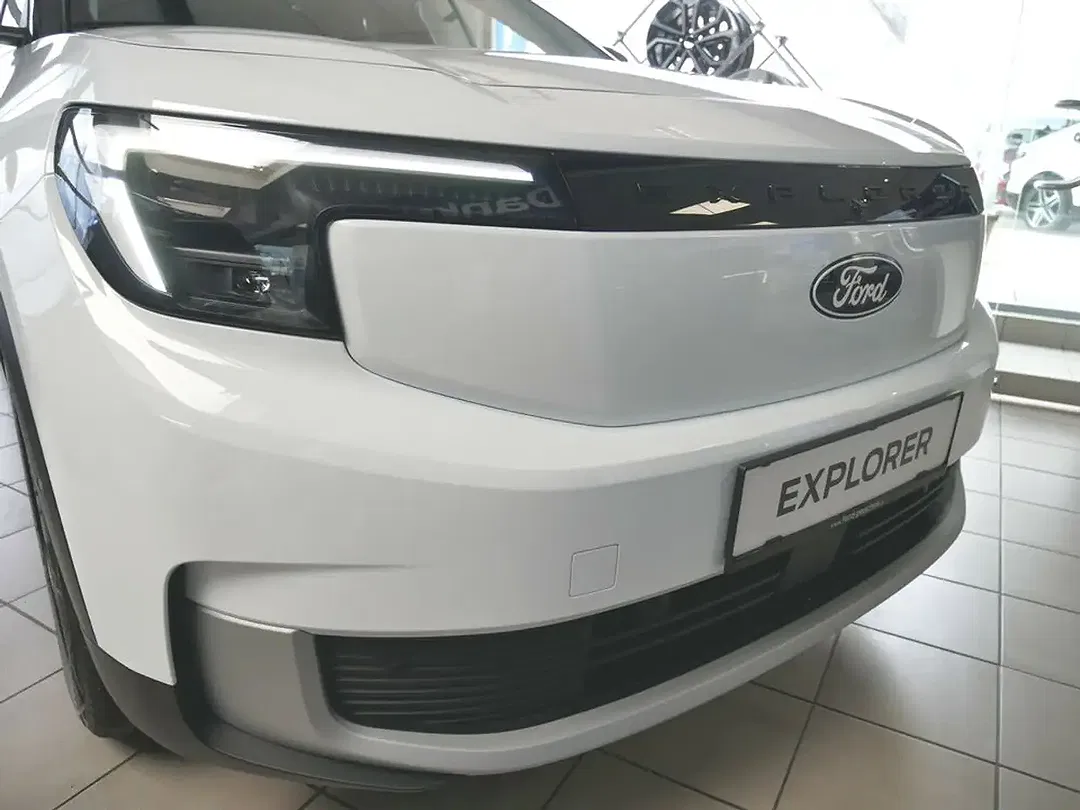 Ford Explorer - Thumbnail 5