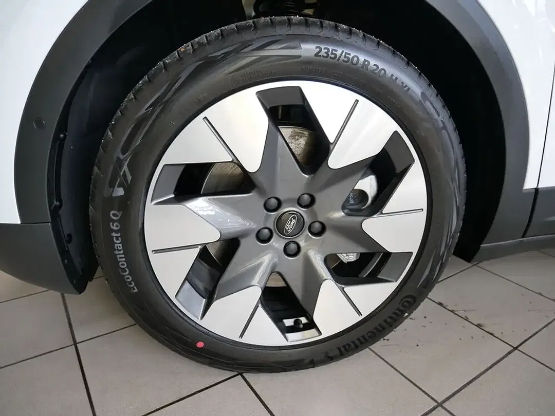 Ford Explorer - Thumbnail 6