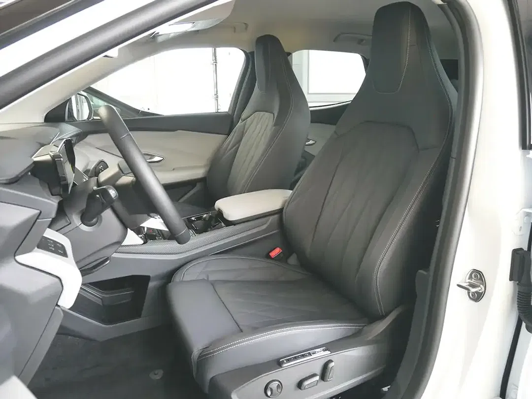 Ford Explorer - Thumbnail 8