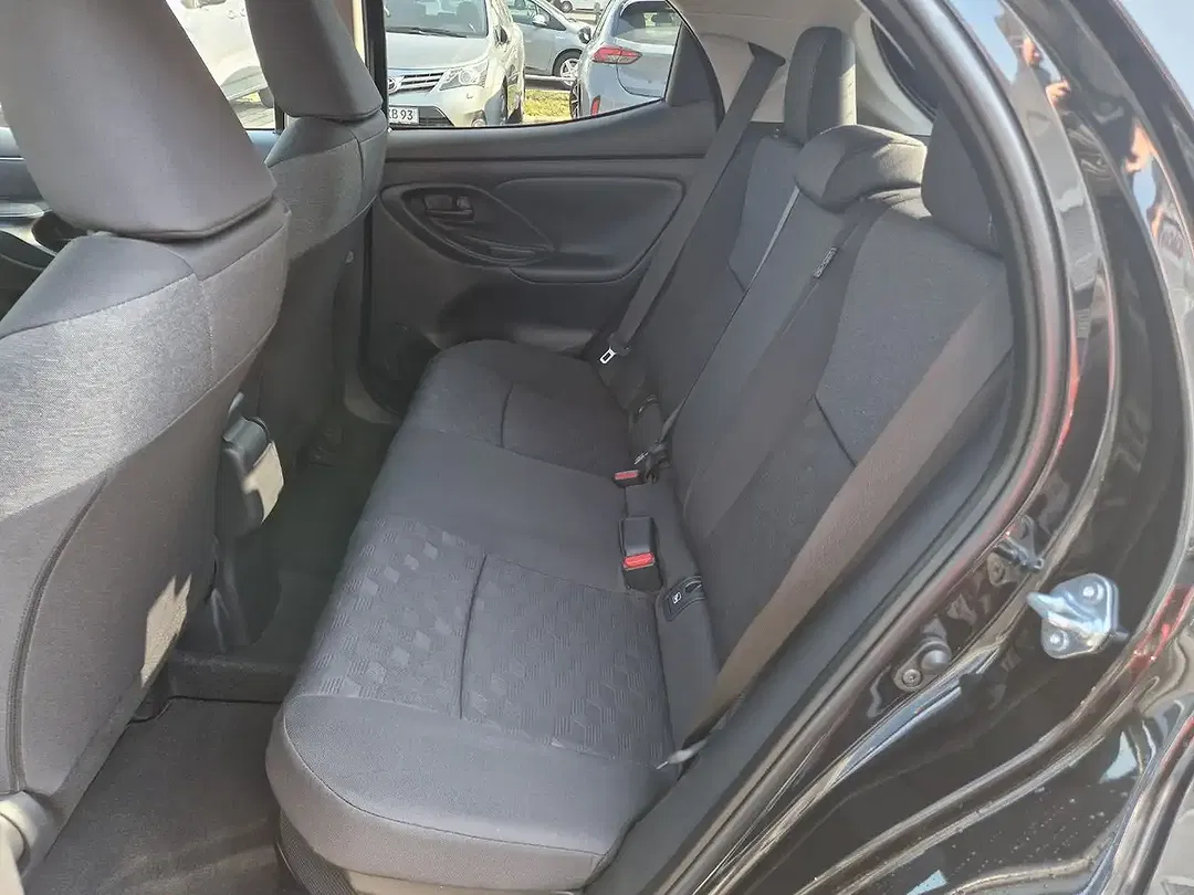 Toyota Yaris - Thumbnail 9