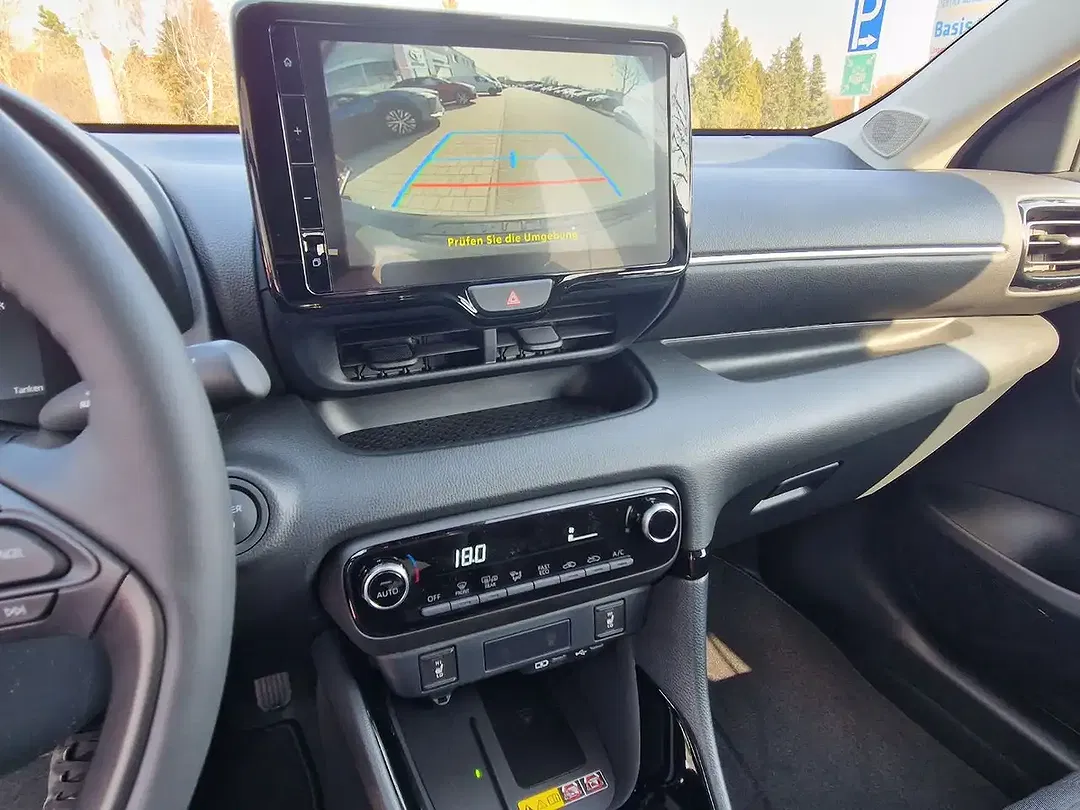 Toyota Yaris - Thumbnail 14