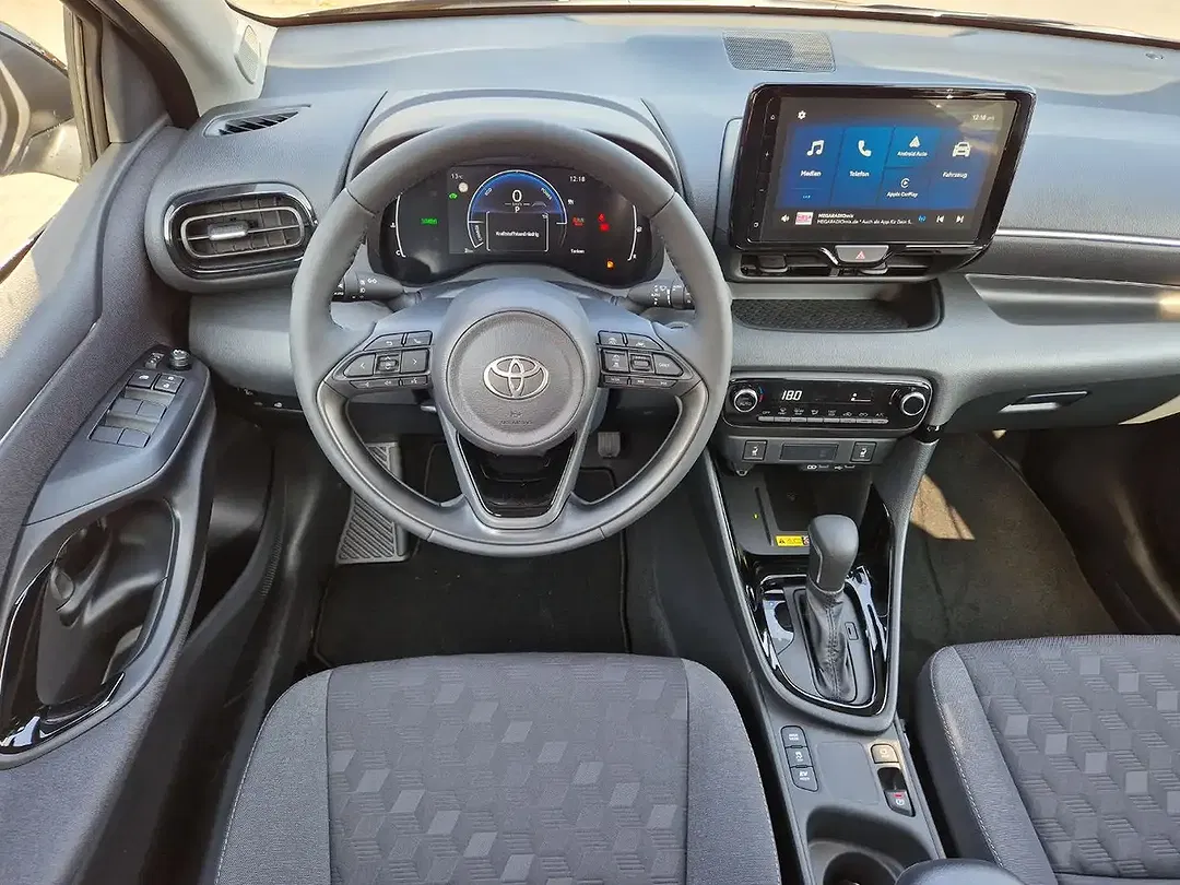 Toyota Yaris - Thumbnail 8