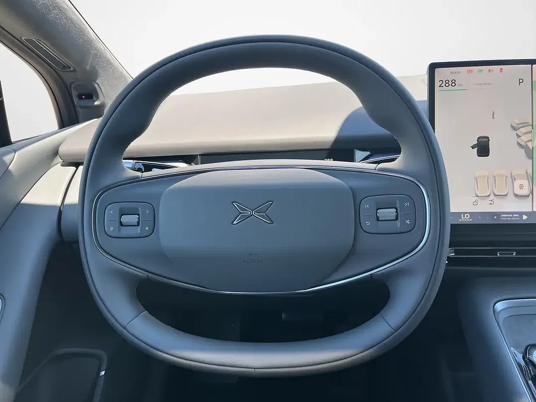 Xpeng P7 - Thumbnail 8