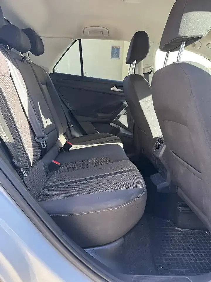 Volkswagen T-Roc - Thumbnail 13