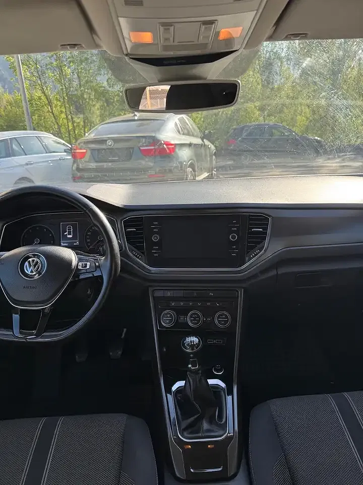 Volkswagen T-Roc - Thumbnail 9