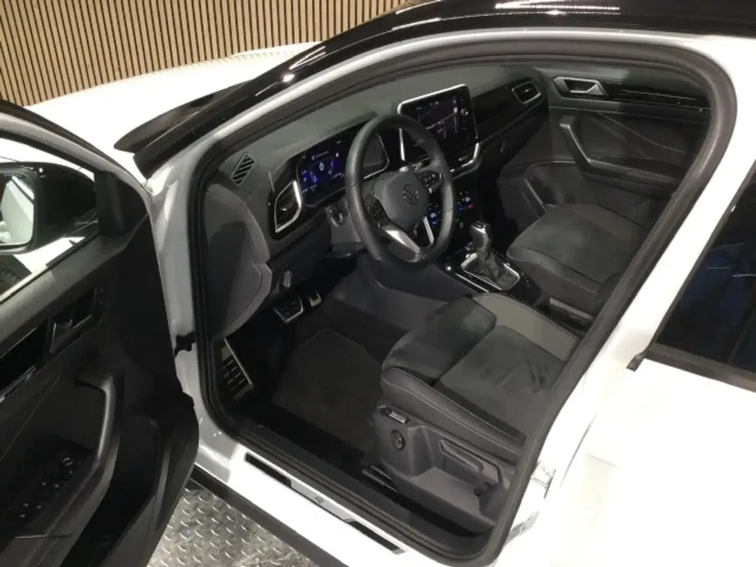 Volkswagen T-Roc - Thumbnail 3