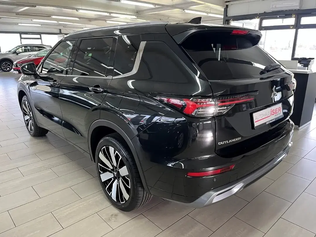 Mitsubishi Outlander - Thumbnail 9