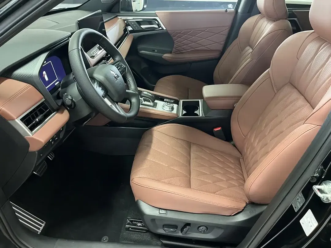 Mitsubishi Outlander - Thumbnail 11