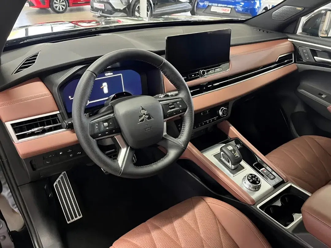 Mitsubishi Outlander - Thumbnail 13