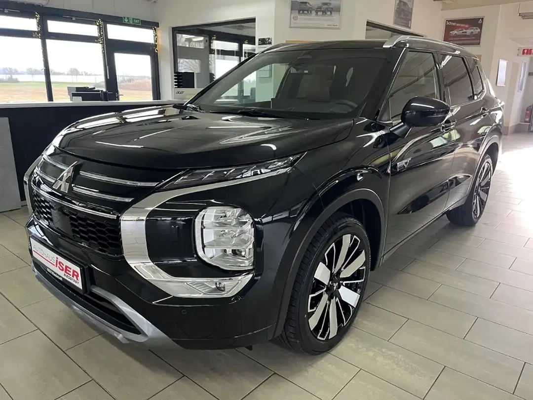 Mitsubishi Outlander - Thumbnail 1