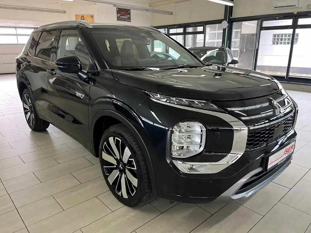 Mitsubishi Outlander - Thumbnail 3