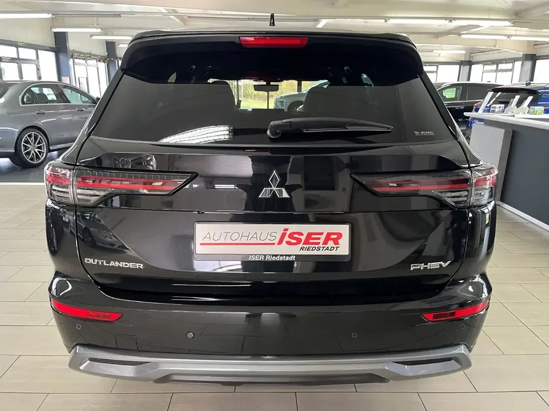 Mitsubishi Outlander - Thumbnail 5