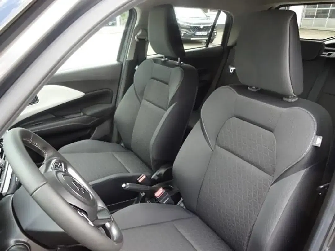Suzuki Swift - Thumbnail 9