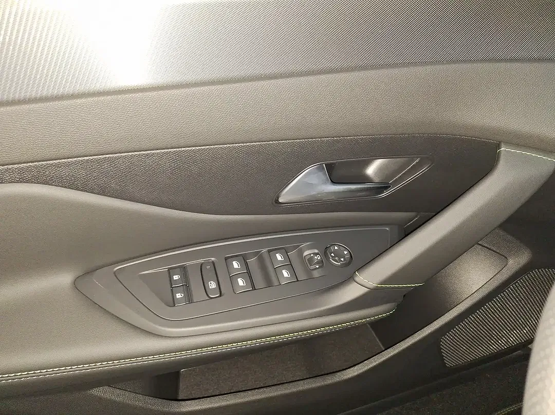 Peugeot 308 - Thumbnail 11