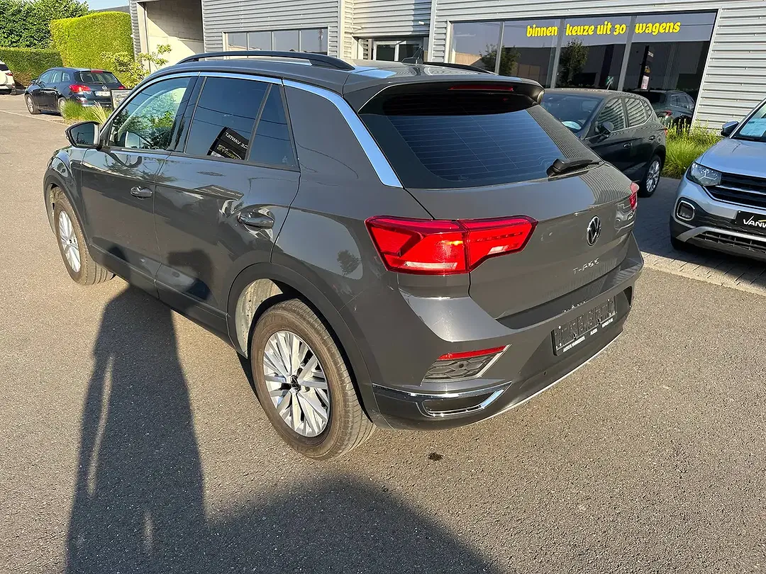 Volkswagen T-Roc - Thumbnail 6