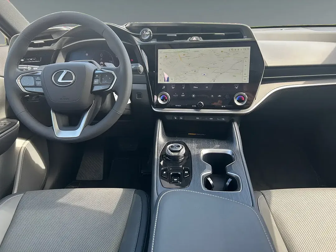 Lexus RZ - Thumbnail 10