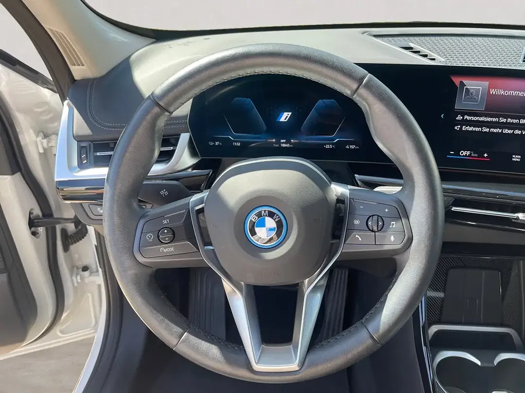BMW iX1 - Thumbnail 12