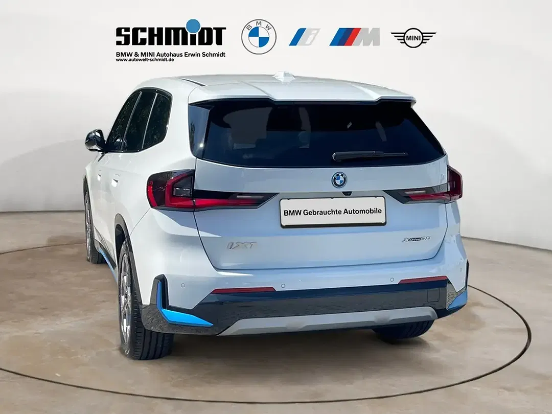 BMW iX1 - Thumbnail 3
