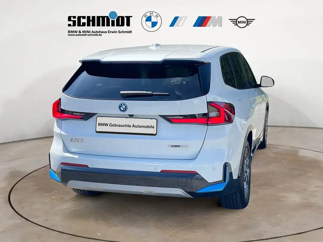BMW iX1 - Thumbnail 4