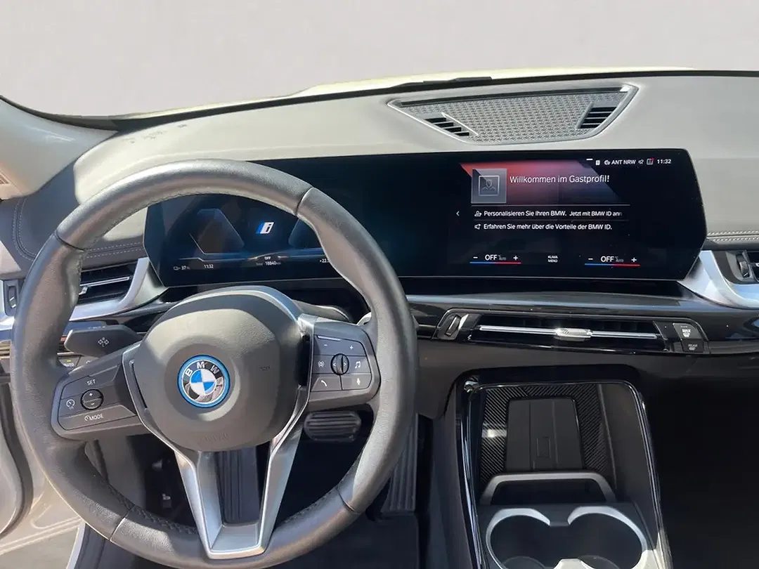 BMW iX1 - Thumbnail 9