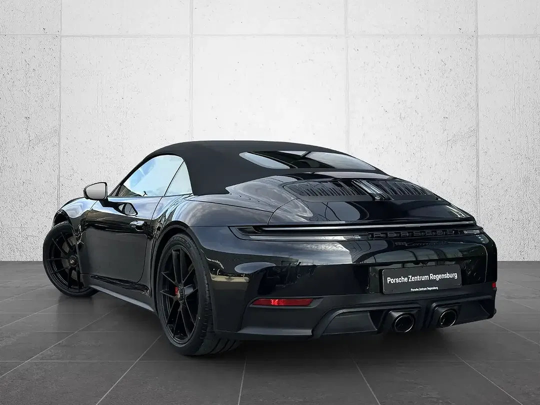 Porsche 992 - Thumbnail 3