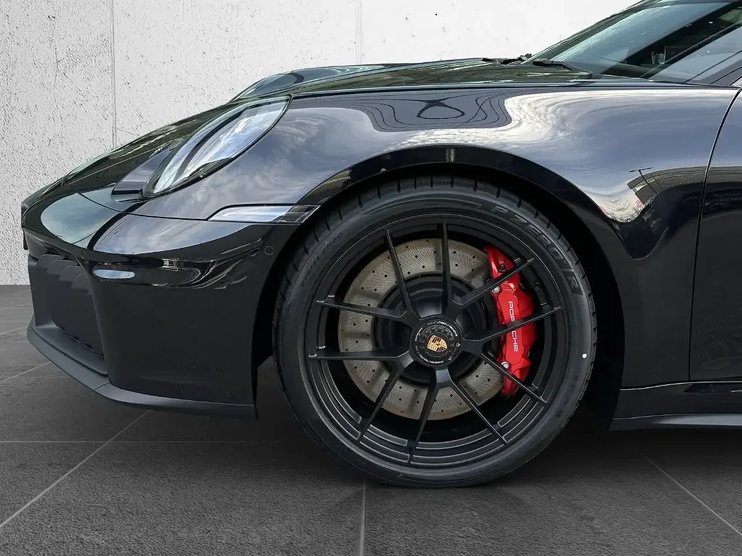 Porsche 992 - Thumbnail 6
