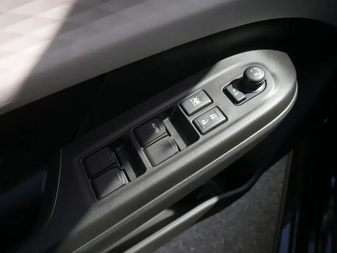 Suzuki Swift - Thumbnail 10