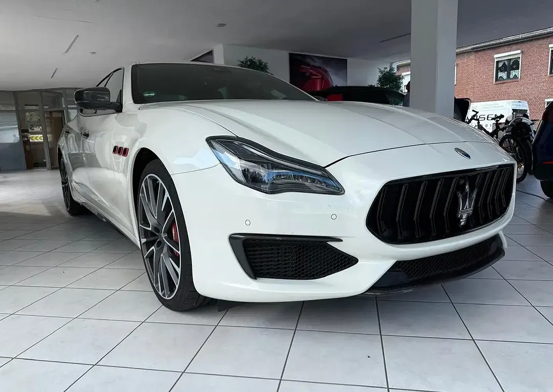 Maserati Quattroporte - Thumbnail 2