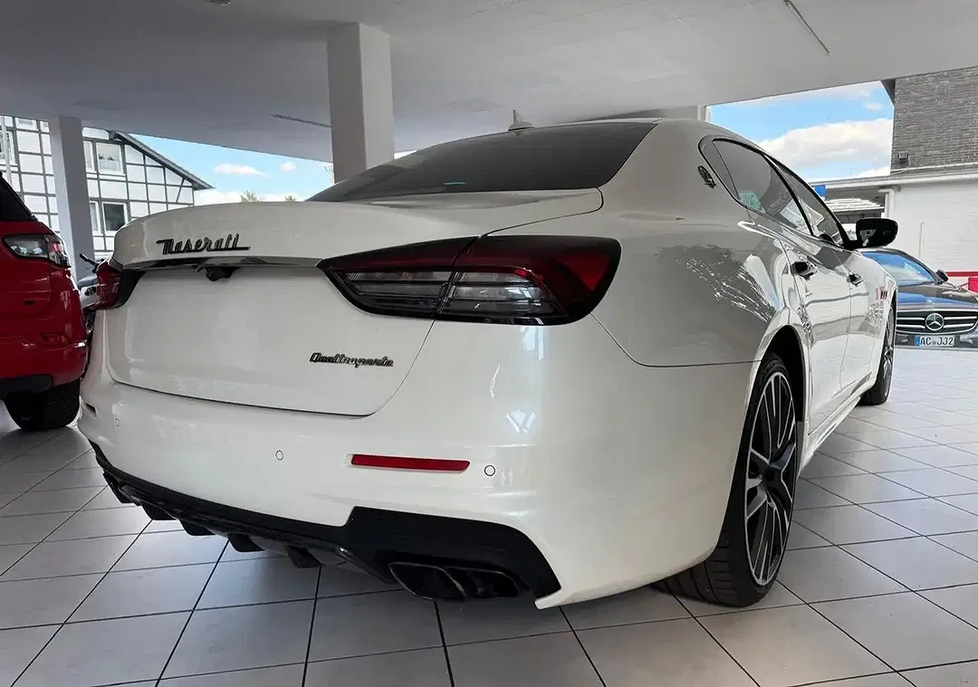 Maserati Quattroporte - Thumbnail 5