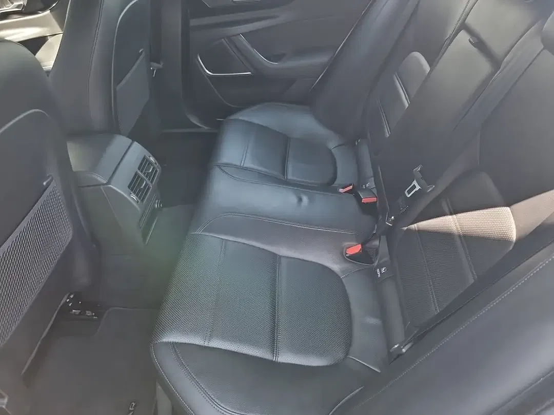 Jaguar XE - Thumbnail 9