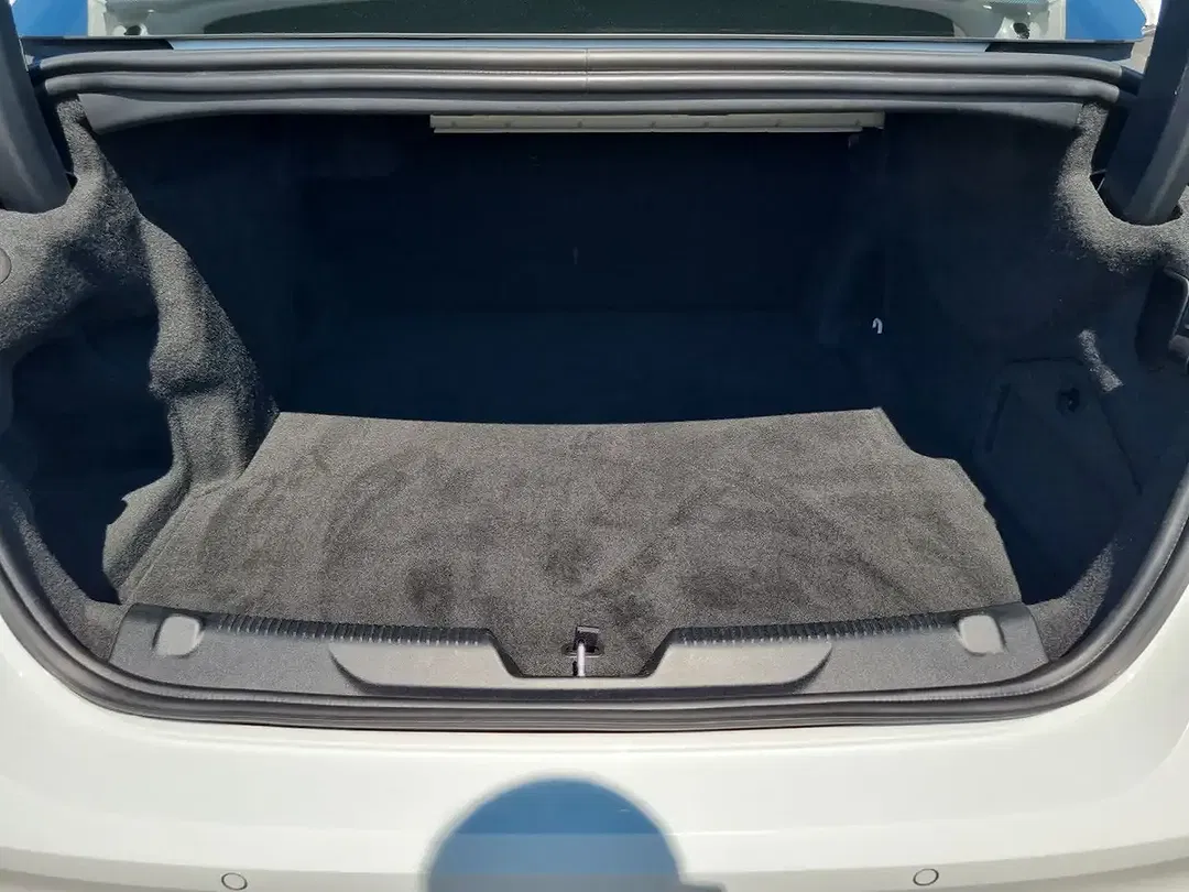 Jaguar XE - Thumbnail 10