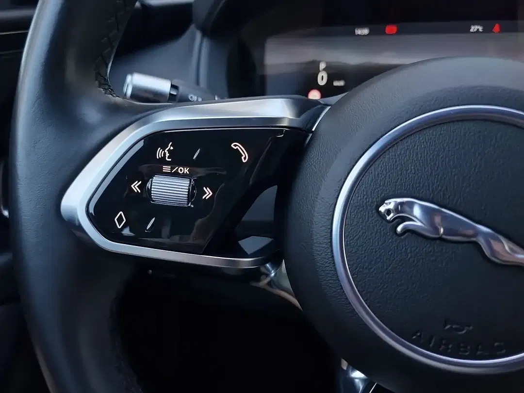 Jaguar XE - Thumbnail 14