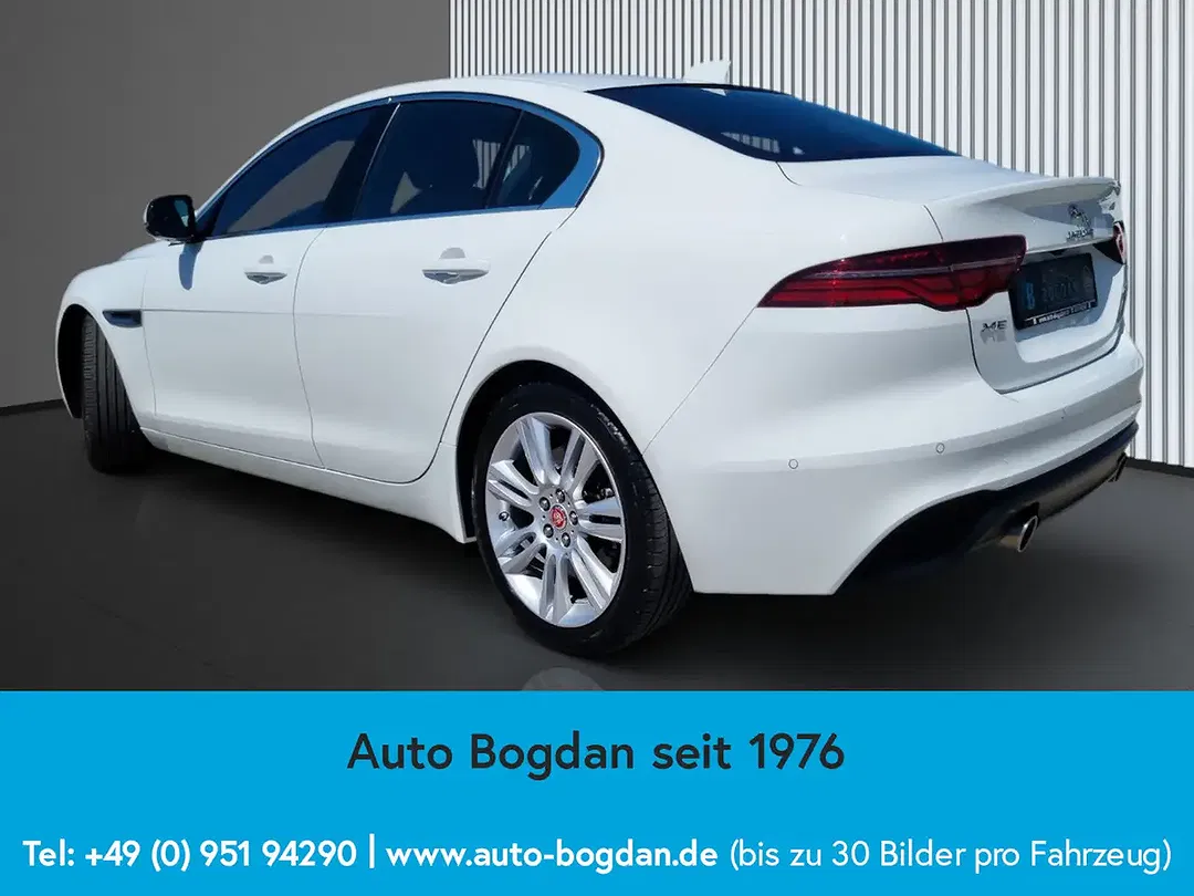 Jaguar XE - Thumbnail 2