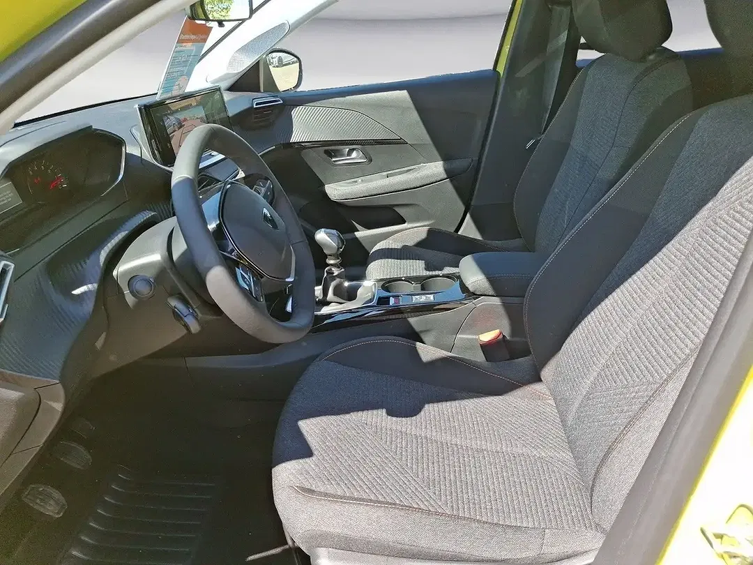 Peugeot 208 - Thumbnail 6