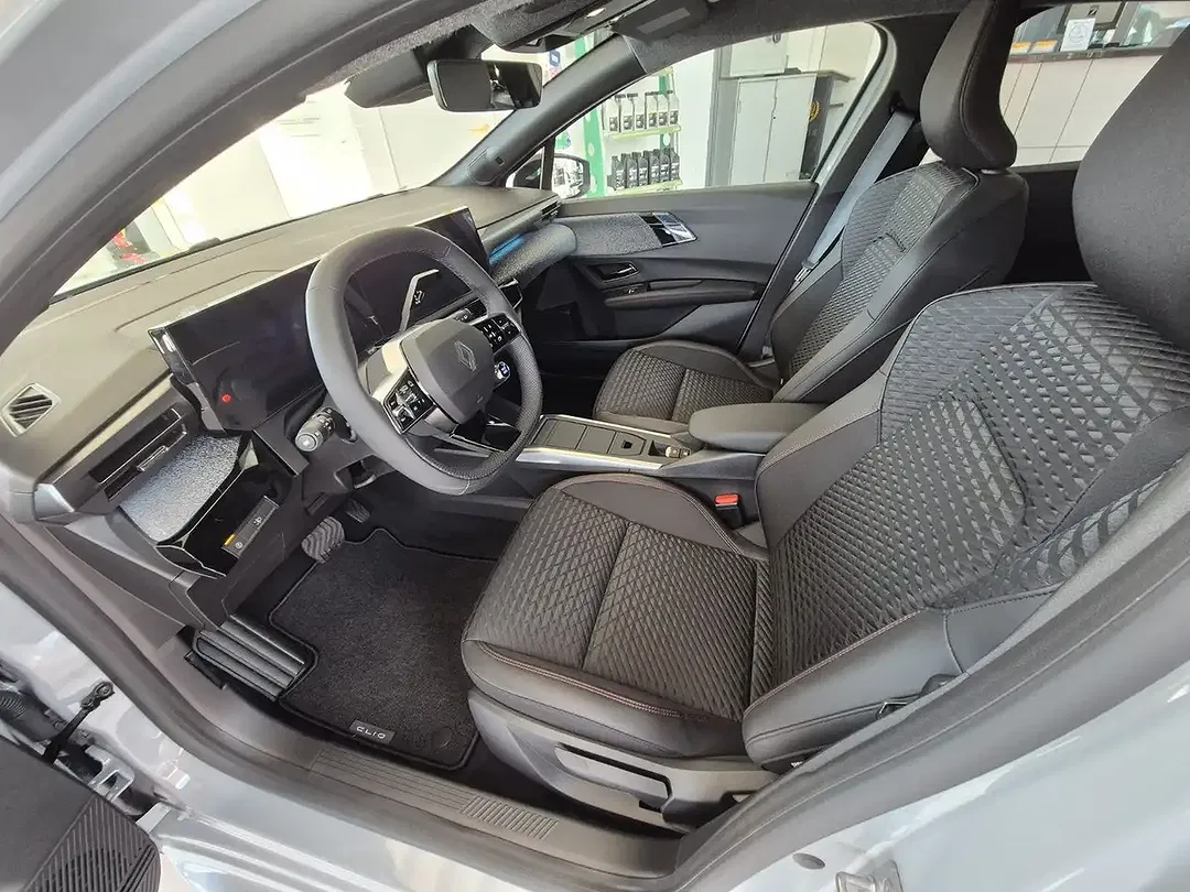 Renault Clio - Thumbnail 11