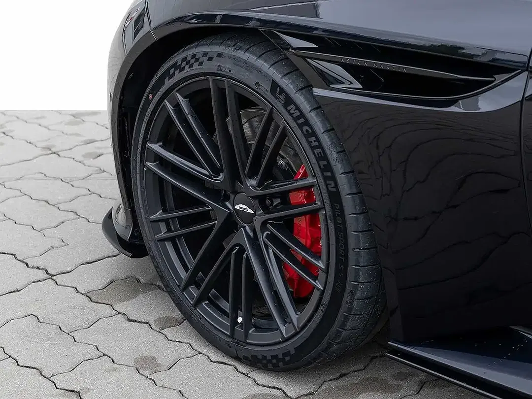 Aston Martin DB12 - Thumbnail 8